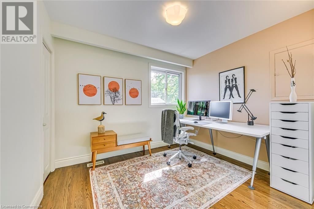 1306 NAPIER CRESCENT Image 22