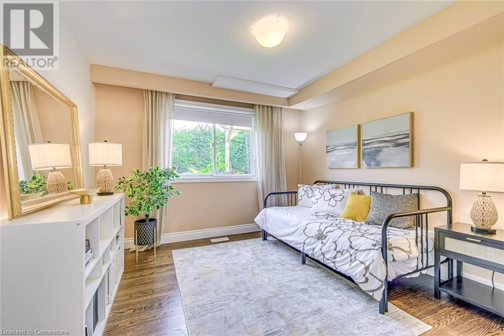 1306 NAPIER CRESCENT Image 26