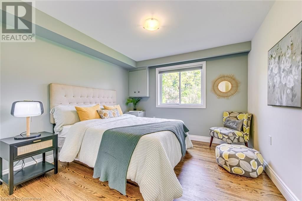 1306 NAPIER CRESCENT Image 28