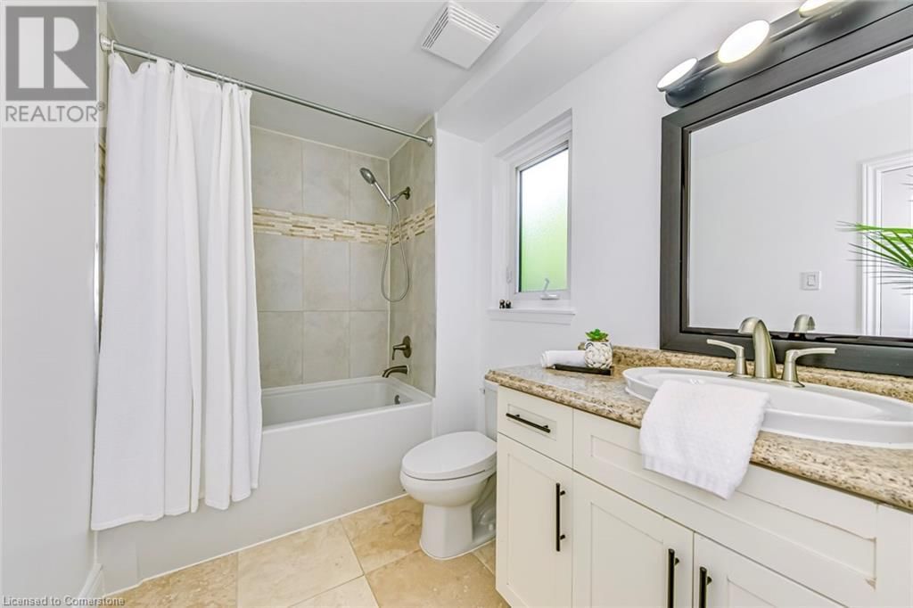 1306 NAPIER CRESCENT Image 30