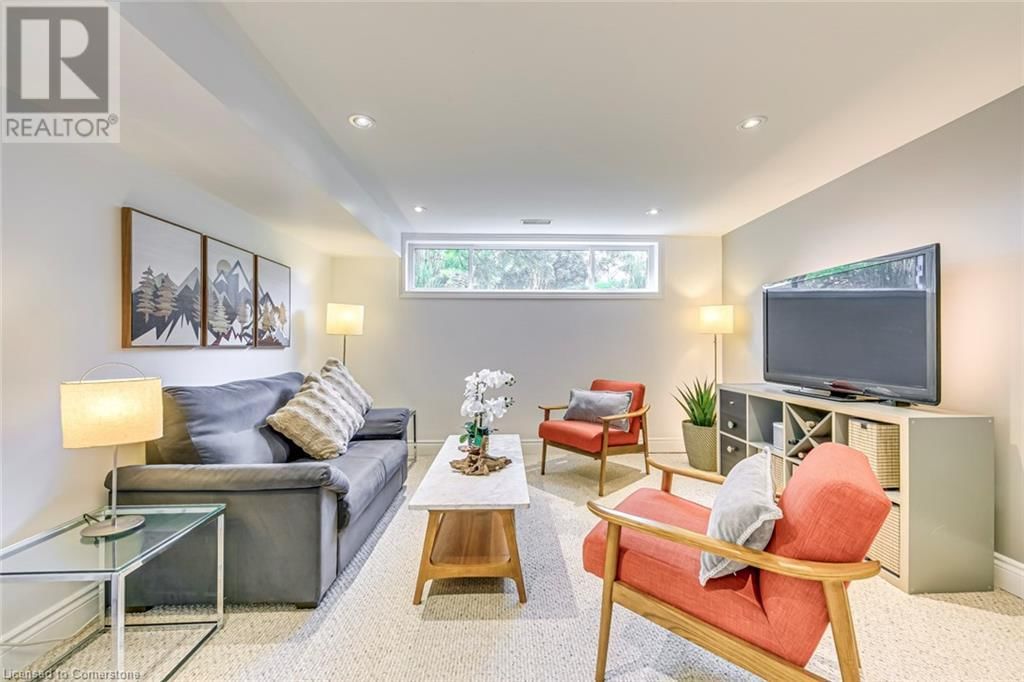 1306 NAPIER CRESCENT Image 35
