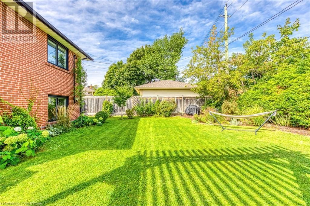 1306 NAPIER CRESCENT Image 43