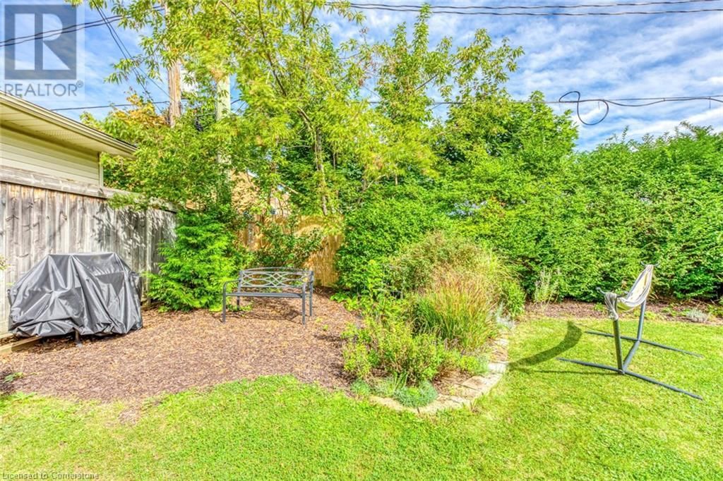 1306 NAPIER CRESCENT Image 46