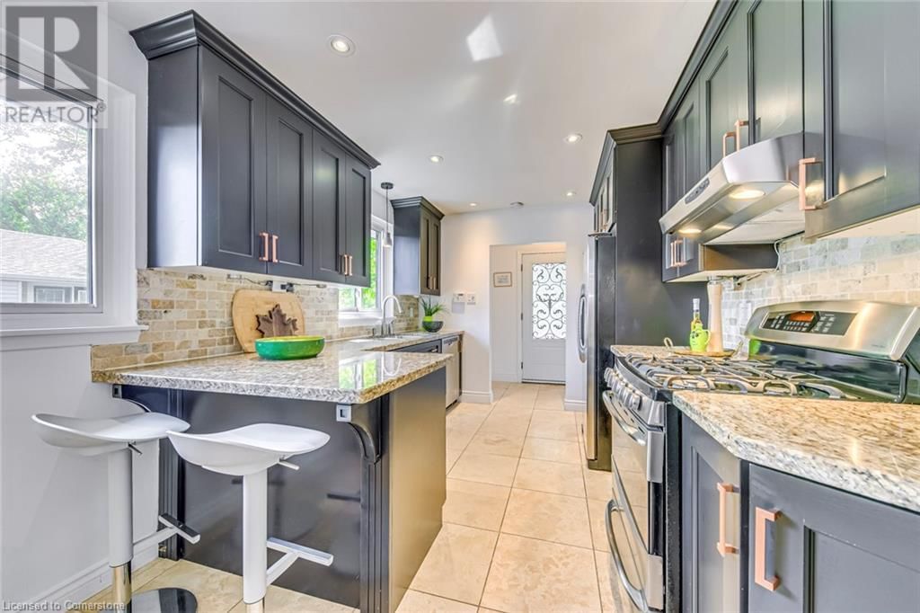 1306 NAPIER CRESCENT Image 8