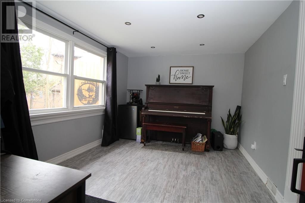 258 NORFOLK AVENUE Image 19