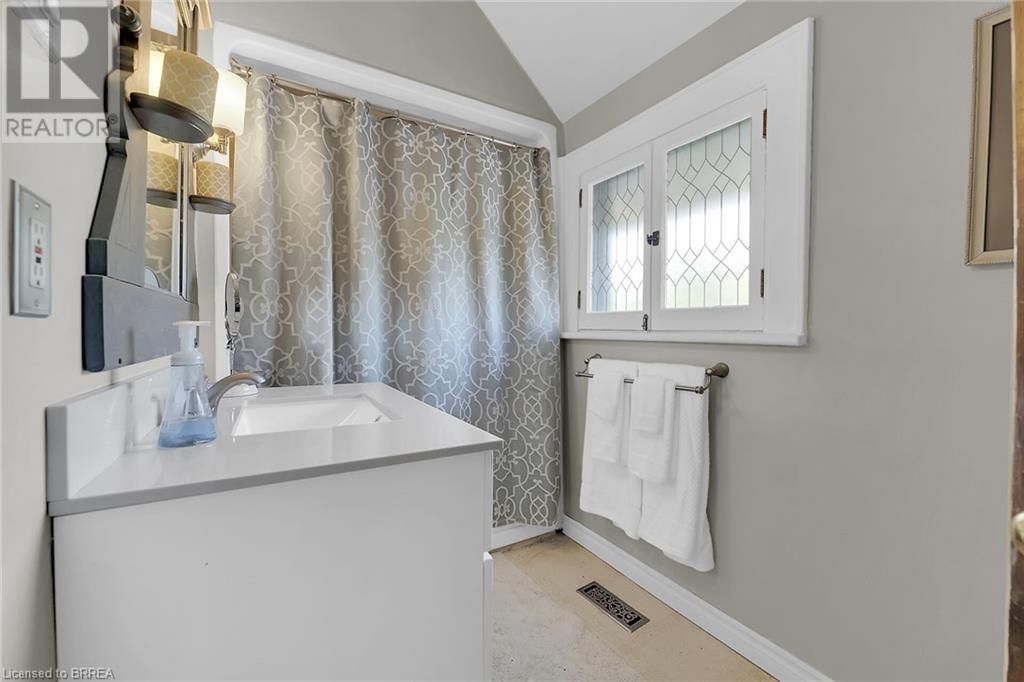 242 BRANT AVENUE Image 24