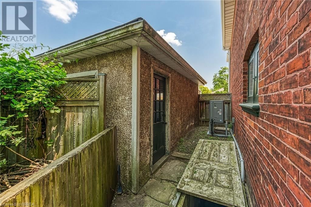 242 BRANT AVENUE Image 33