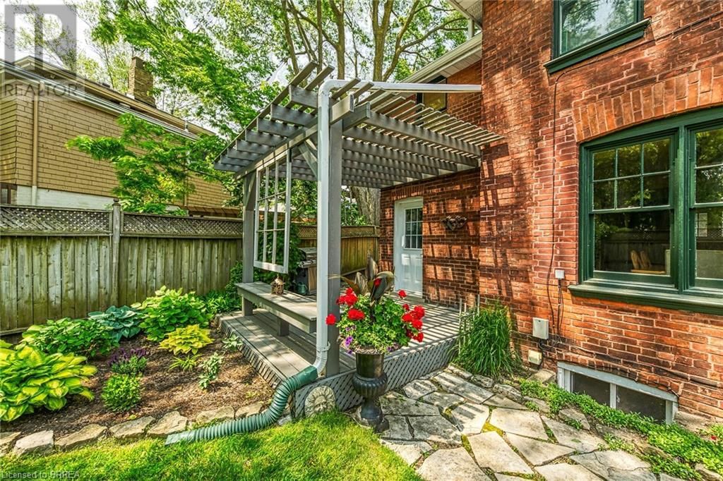 242 BRANT AVENUE Image 42