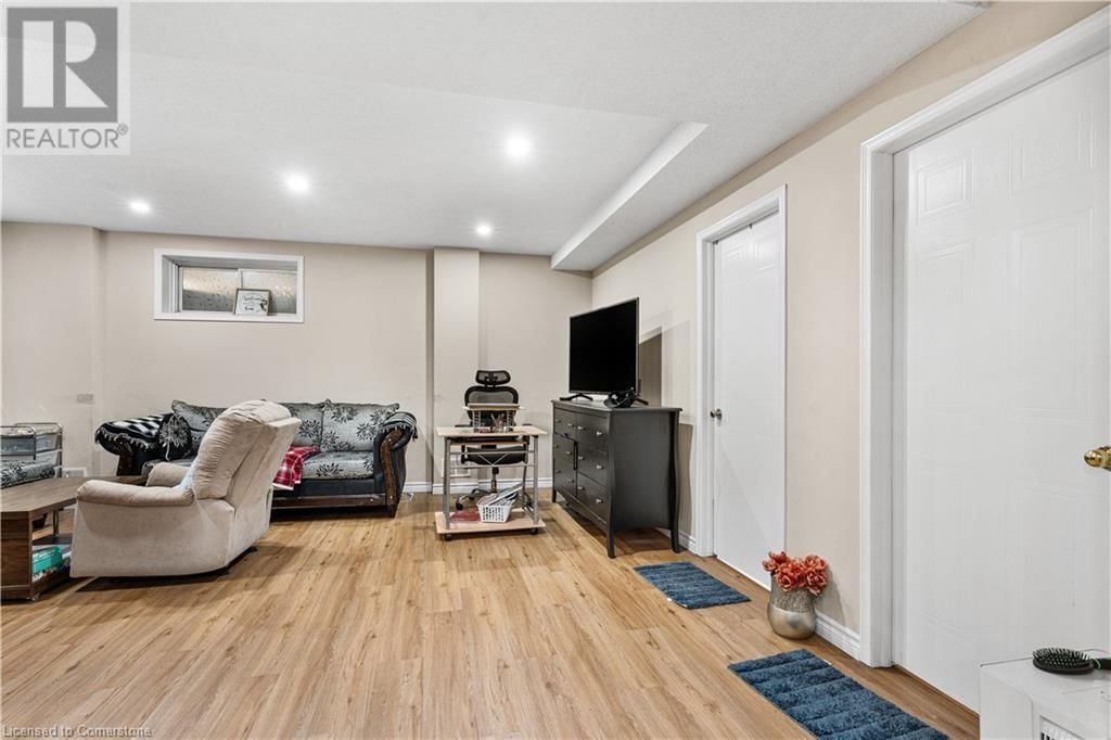 155 ELMIRA ROAD NORTH Image 37