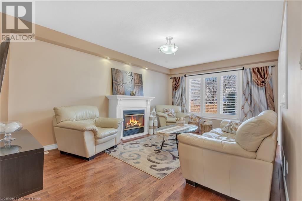 42 ARCHER WAY Image 13