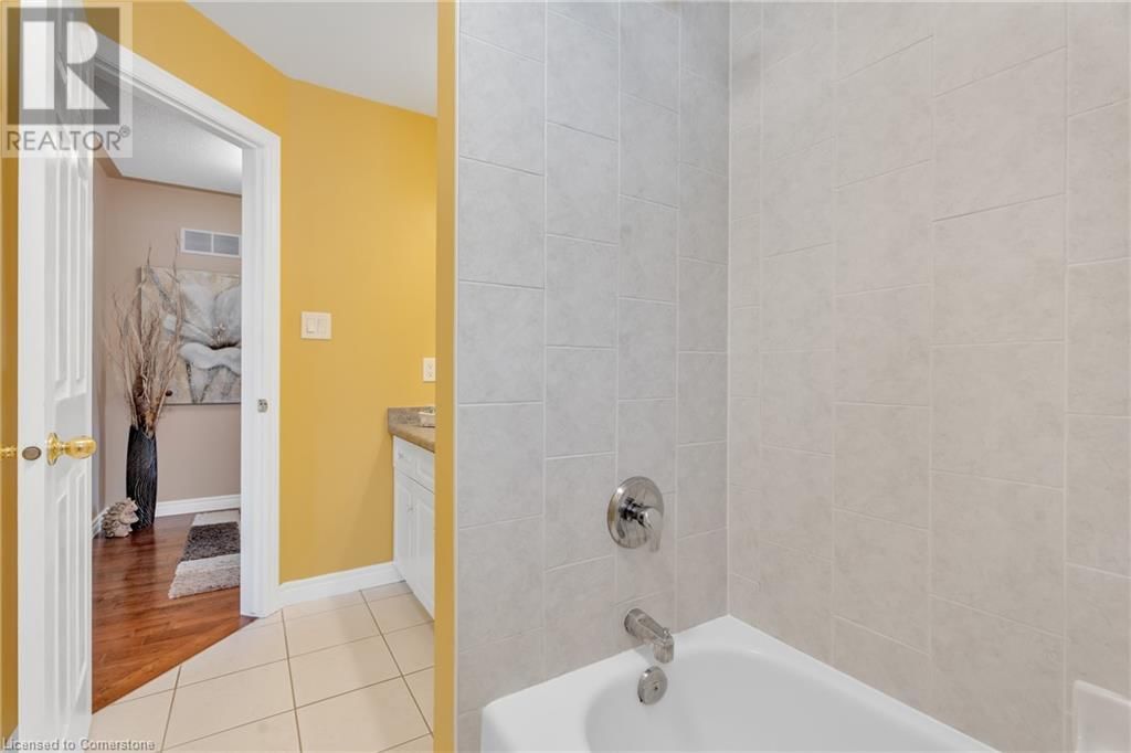 42 ARCHER WAY Image 30