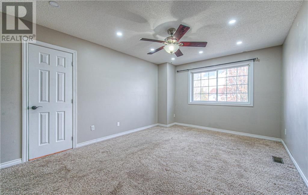 35 WILDLARK CRESCENT Image 21