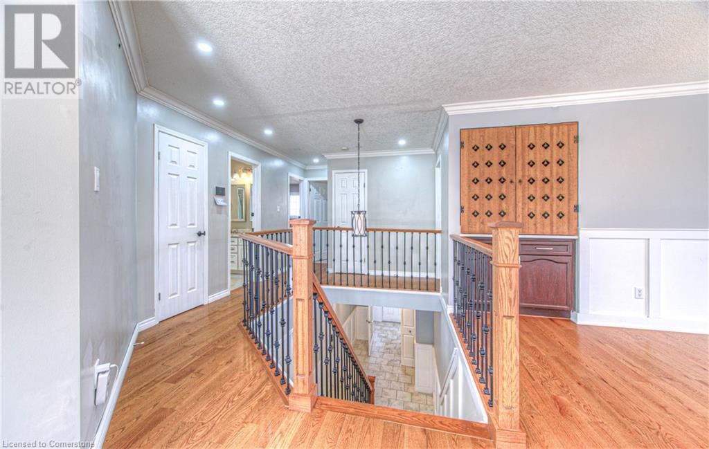 35 WILDLARK CRESCENT Image 3