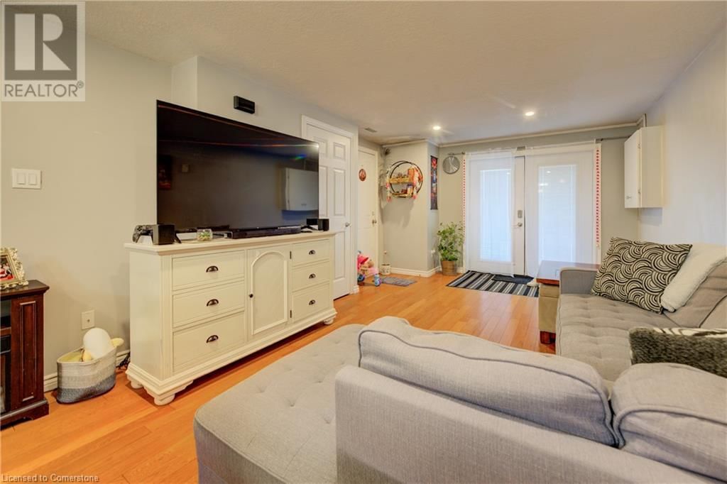 35 WILDLARK CRESCENT Image 30