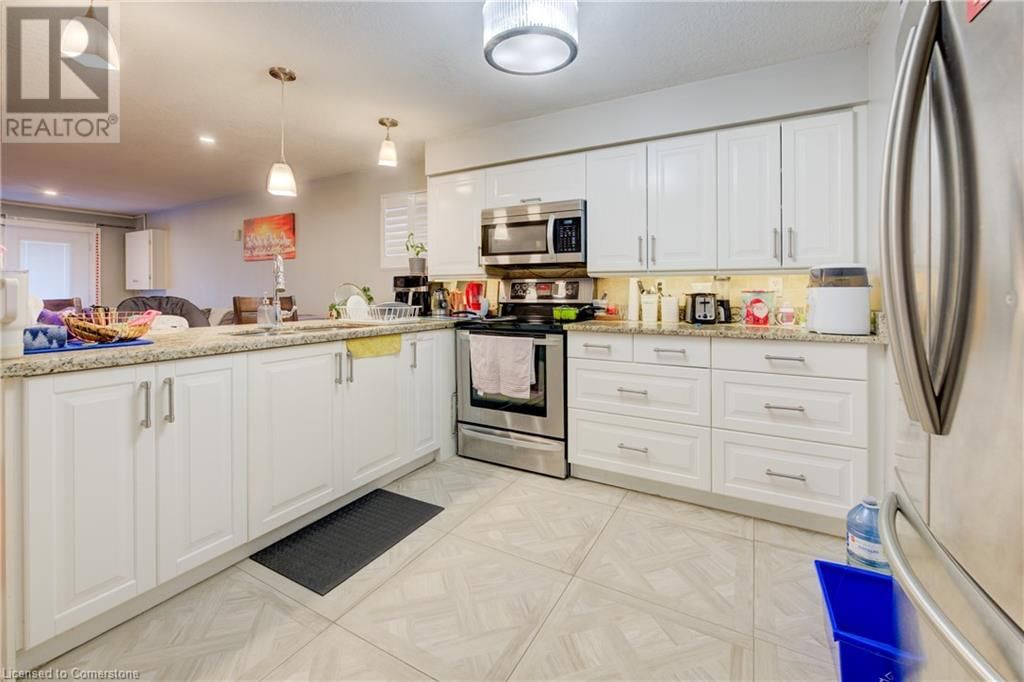 35 WILDLARK CRESCENT Image 32