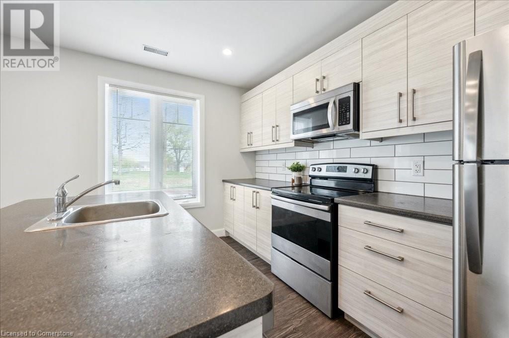 UPPER - 123 MARGARET AVENUE Image 10