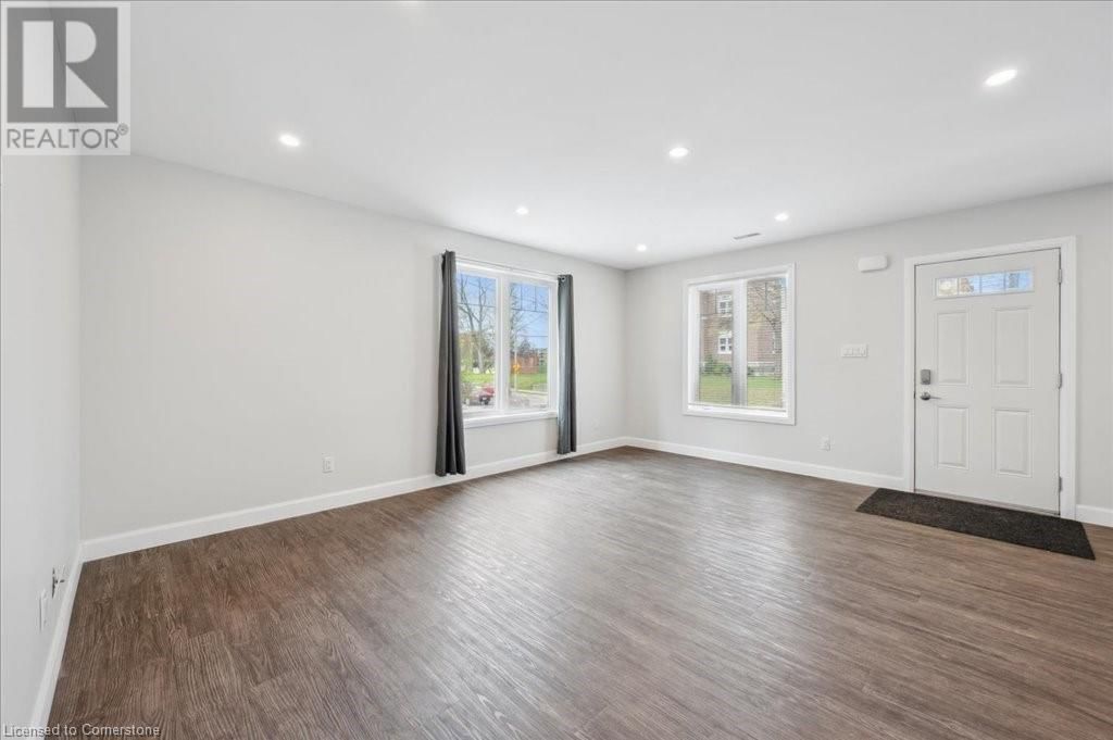 UPPER - 123 MARGARET AVENUE Image 13