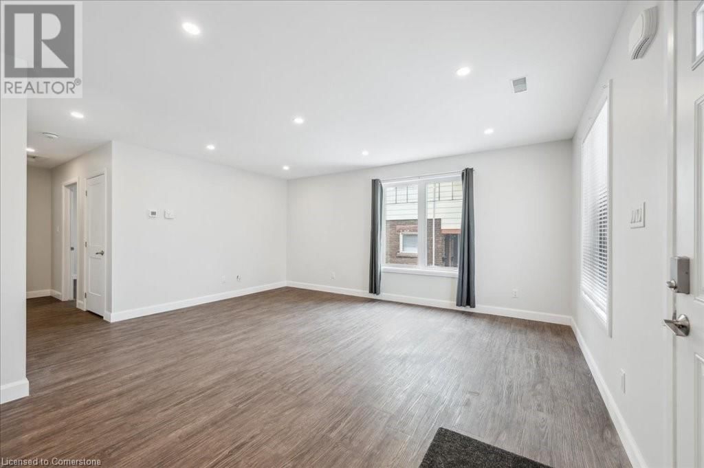UPPER - 123 MARGARET AVENUE Image 14