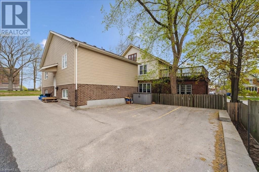 UPPER - 123 MARGARET AVENUE Image 22