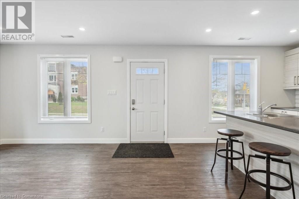 UPPER - 123 MARGARET AVENUE Image 4