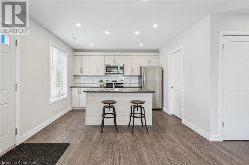 UPPER - 123 MARGARET AVENUE Image 6
