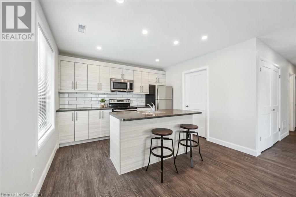 UPPER - 123 MARGARET AVENUE Image 7