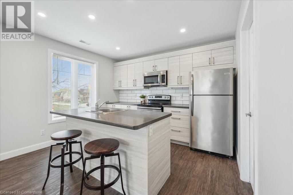 UPPER - 123 MARGARET AVENUE Image 8