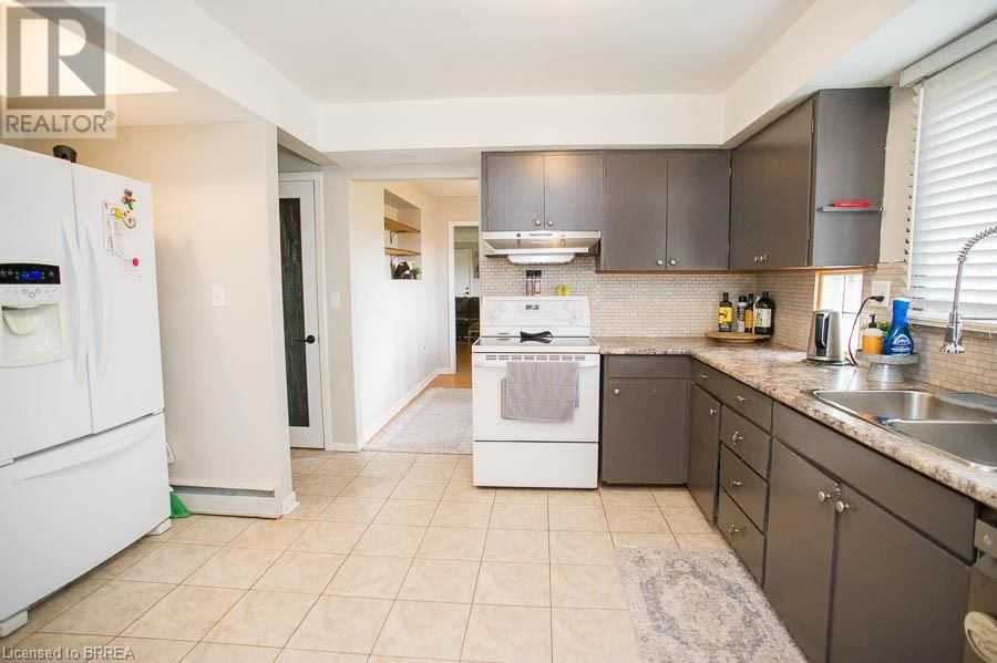 1039 ST. JOHN'S ROAD WEST Image 12