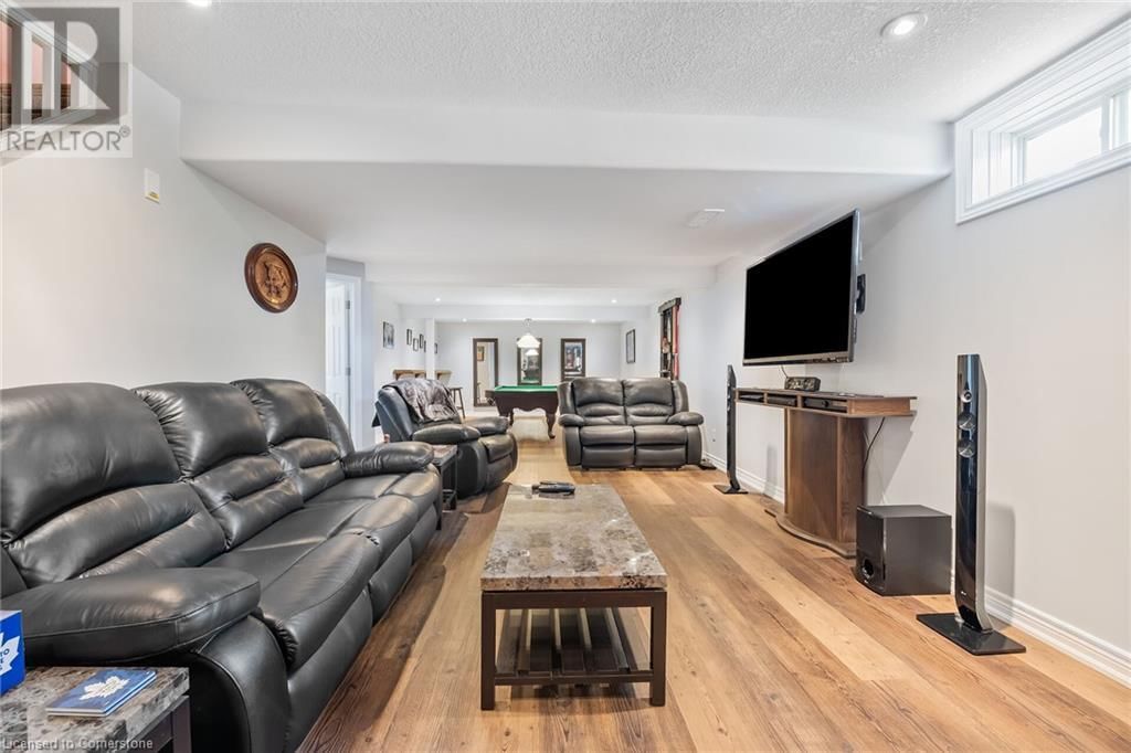 70 GARDEN AVENUE Image 32