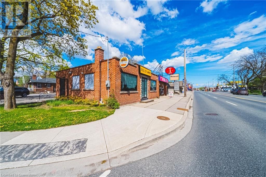 1568 MAIN STREET WEST Image 3