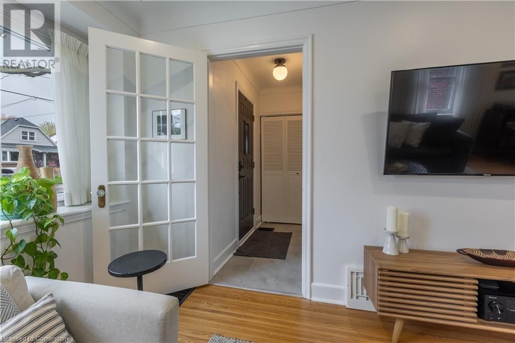 16 MILLEN AVENUE Image 4