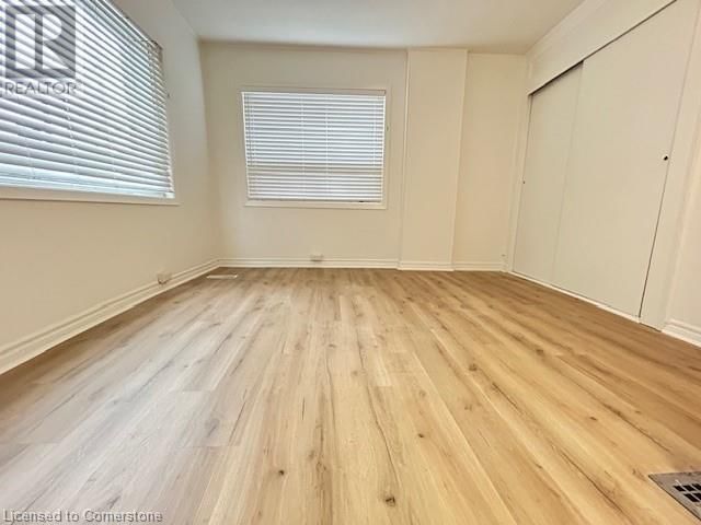 26 QUEEN STREET NORTH Image 10
