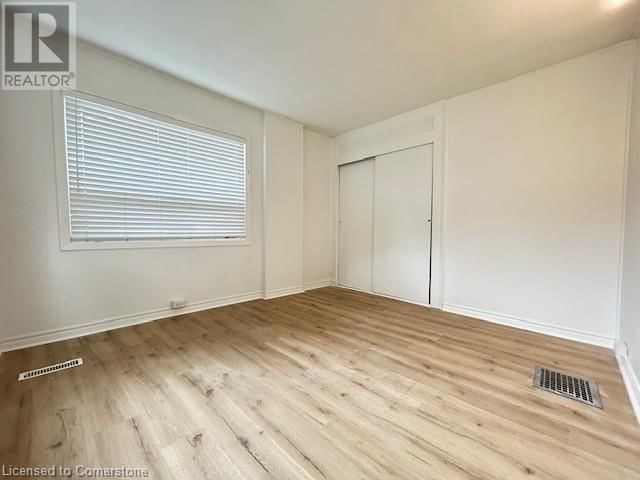 26 QUEEN STREET NORTH Image 11