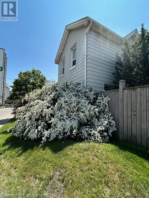 26 QUEEN STREET NORTH Image 3