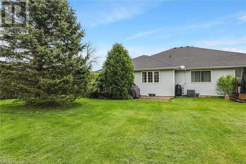 7 VILLAGE DRIVE Image 23