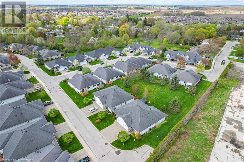 7 VILLAGE DRIVE Image 26