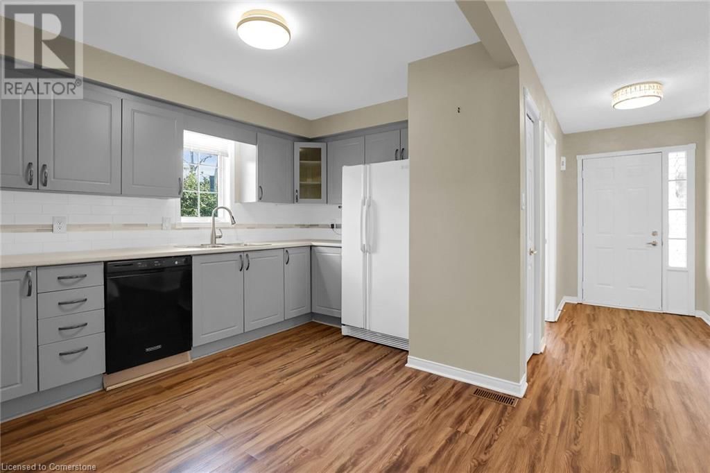7 VILLAGE DRIVE Image 3