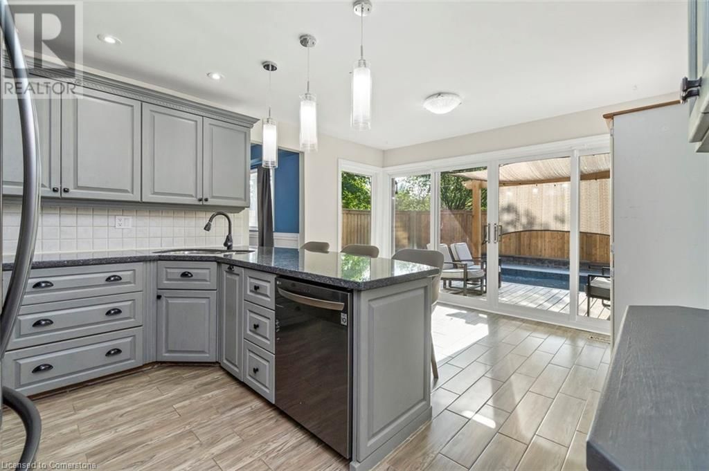 2054 HUNTERS WOOD DRIVE Image 12