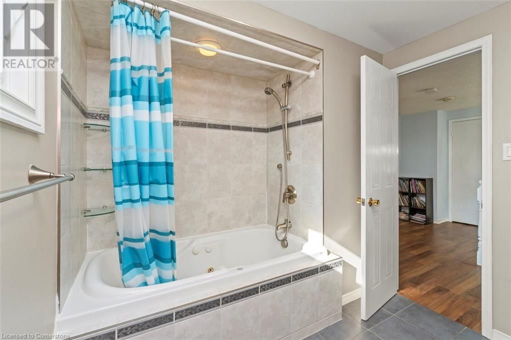 2054 HUNTERS WOOD DRIVE Image 32