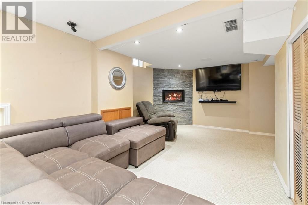 2054 HUNTERS WOOD DRIVE Image 35
