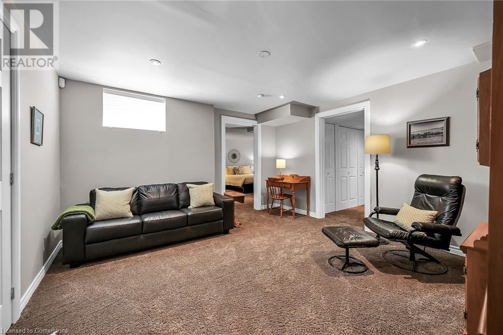 17 ANGLE STREET Image 30