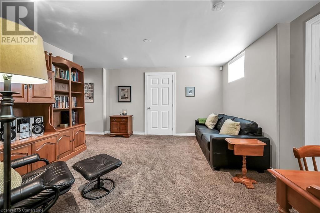 17 ANGLE STREET Image 31