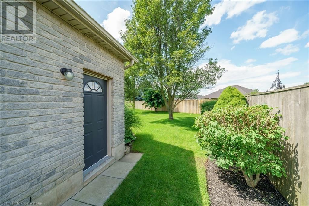 17 ANGLE STREET Image 34