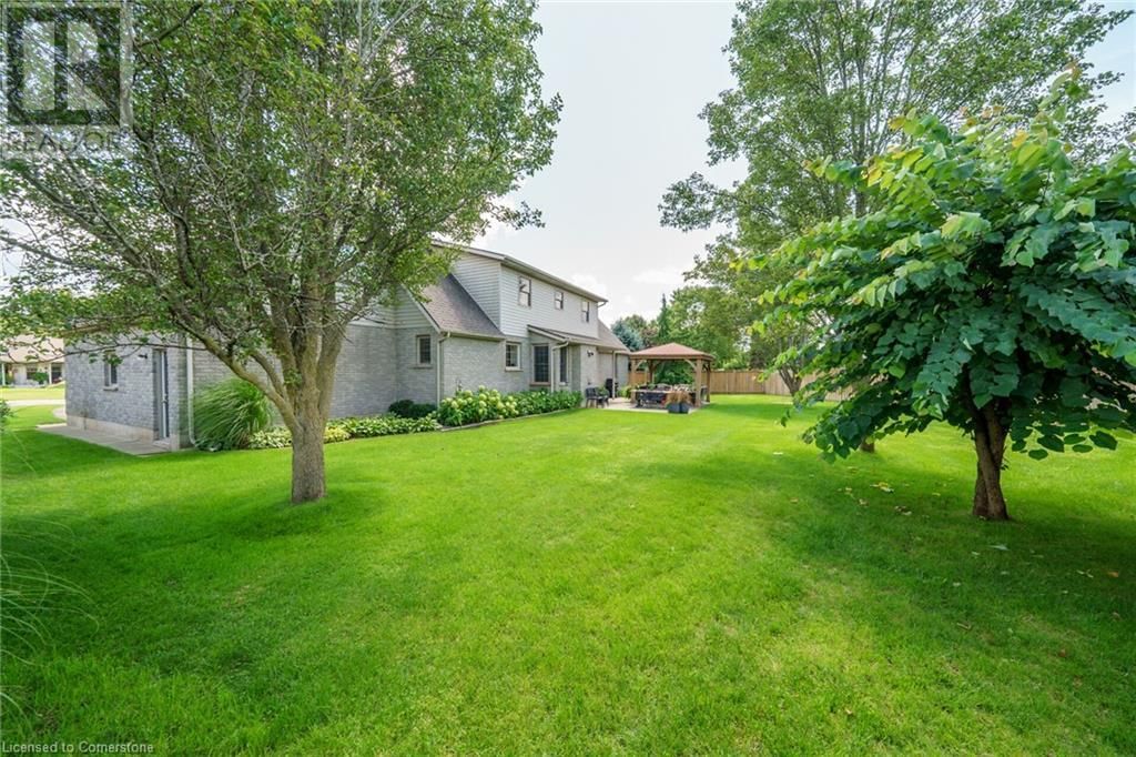 17 ANGLE STREET Image 44