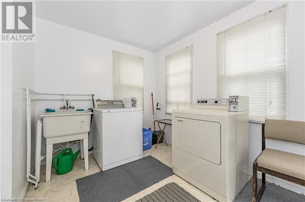 100 ROSEVIEW AVENUE Image 10