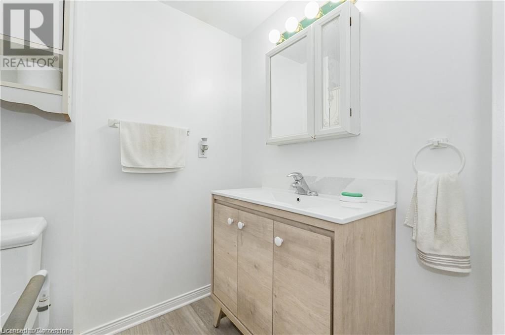 100 ROSEVIEW AVENUE Image 11