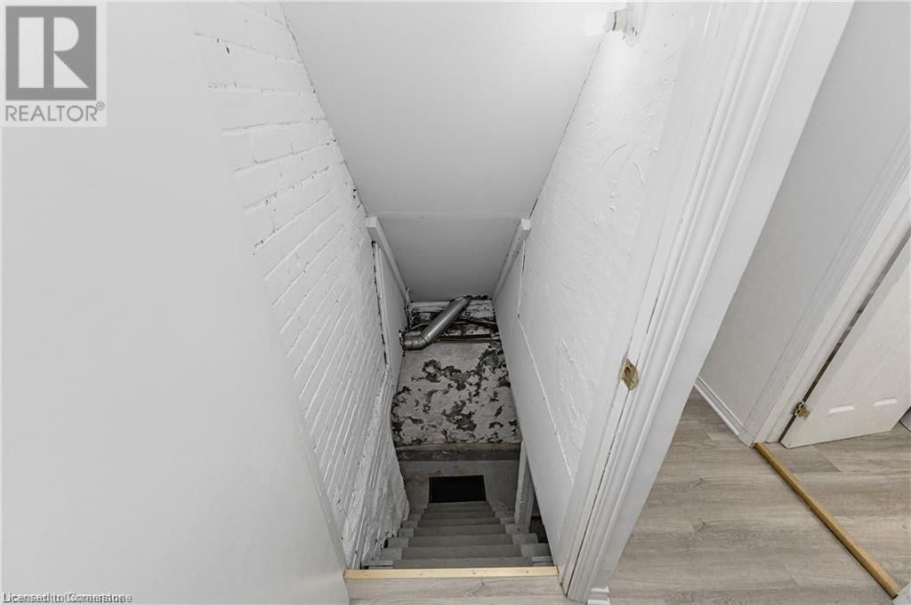 100 ROSEVIEW AVENUE Image 14
