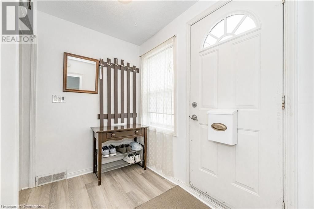 100 ROSEVIEW AVENUE Image 3
