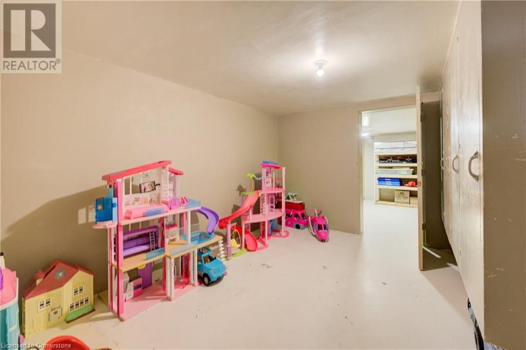 221 SYDNEY STREET SOUTH Image 33