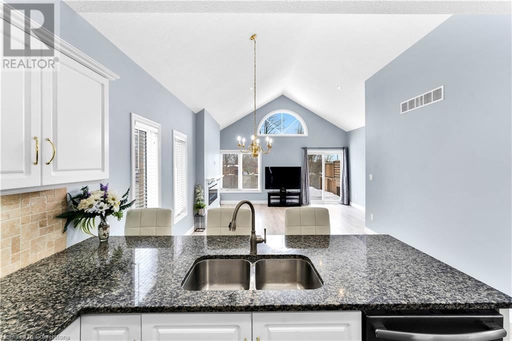 724 GARDEN COURT CRESCENT Image 10